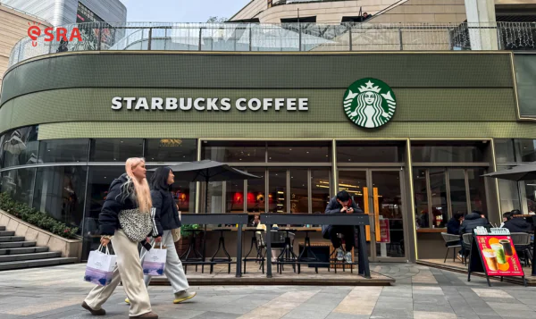 Chuyển từ tự vận hành sang nhượng quyền giúp Starbucks tăng tốc mở rộng mà không cần gánh chi phí trực tiếp