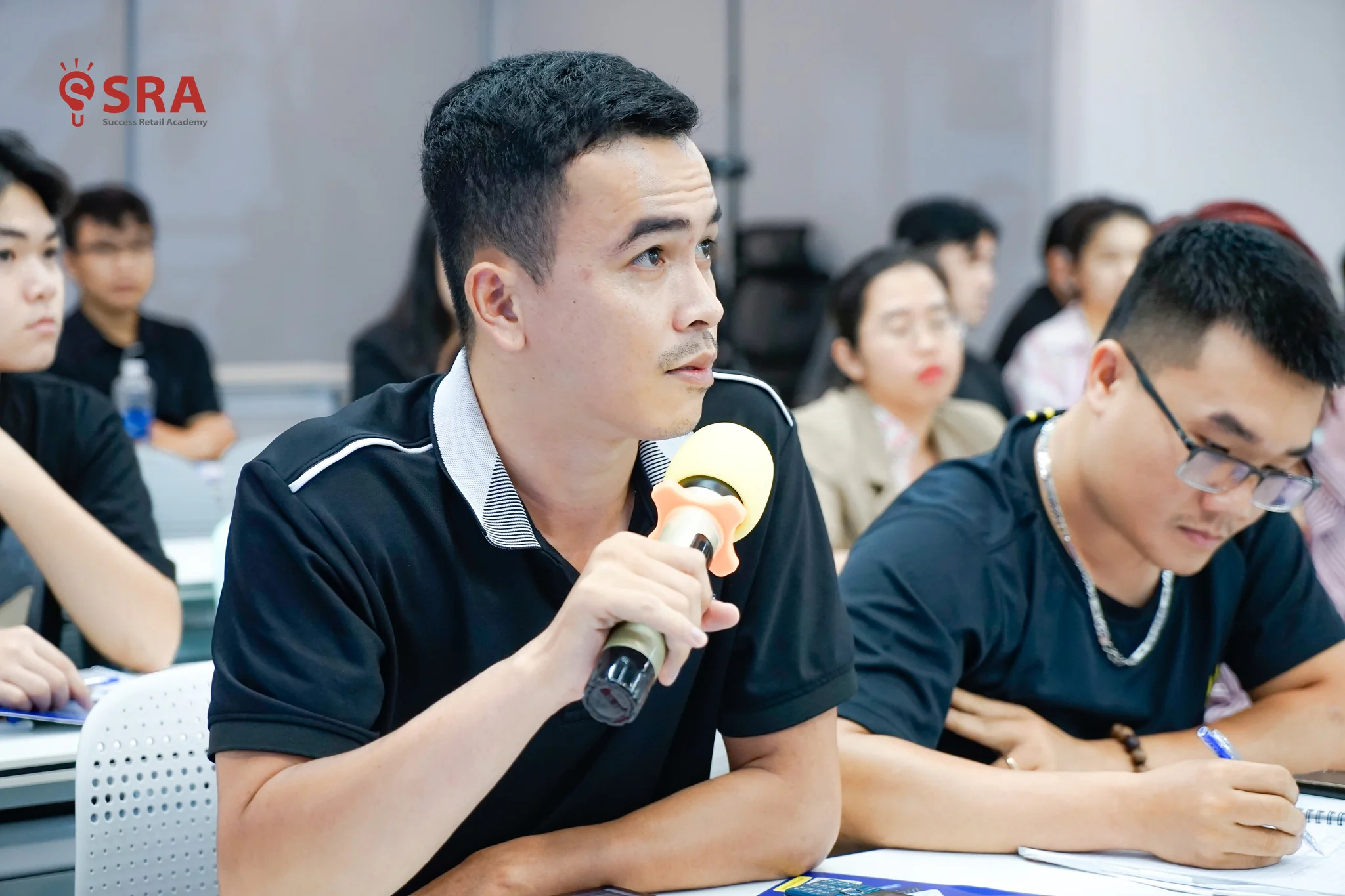 Học viên từ các chuỗi bán lẻ trao đổi nhóm tại workshop WS133 Retail Marketing