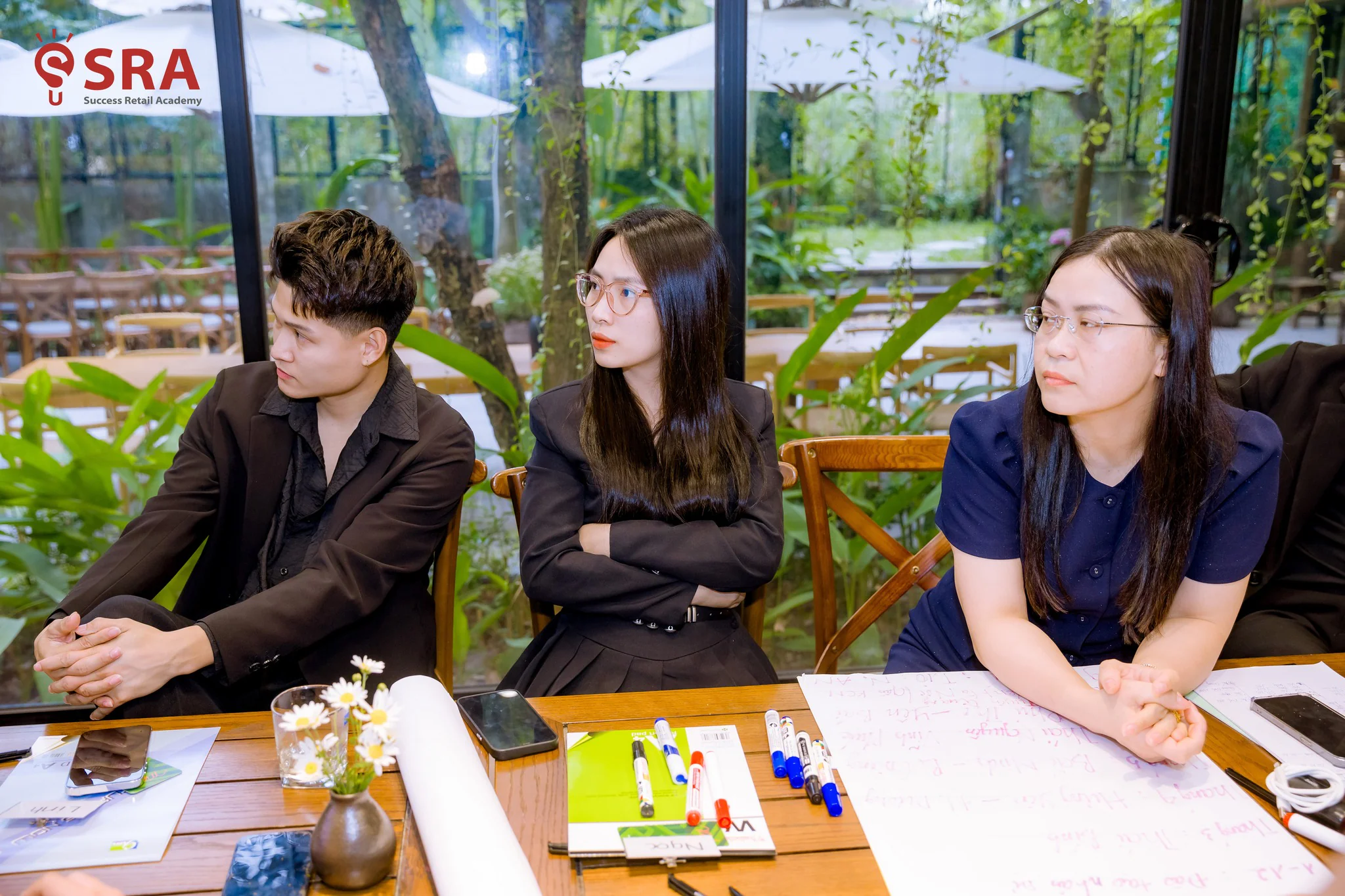 Học viên Hoàn Hải Hoàn Hair Salon & Academy thảo luận nhóm trong khóa coach in-house