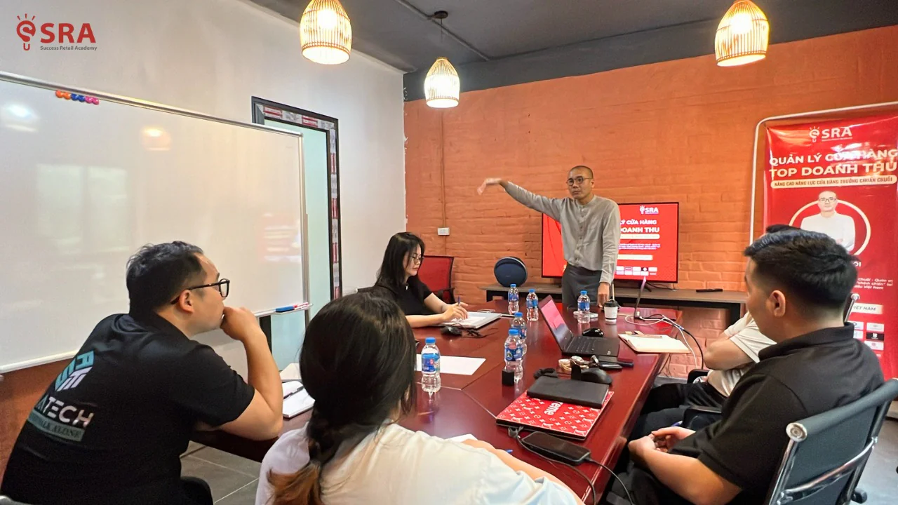 Học viên Giặt Là Sạch Cộng nhận chứng nhận hoàn thành khóa coaching quản lý cửa hàng