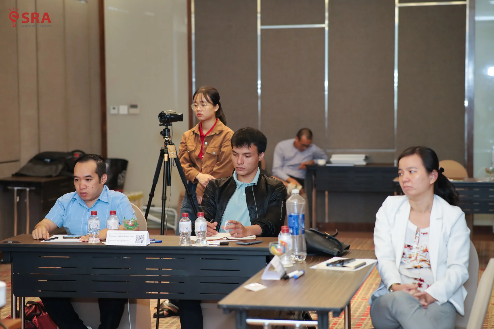Buổi học với sự góp mặt của HLV Thích Nhân Chuỗi và HLV Mèo Vẫy Tiền (Hoàn Phùng) và các anh chị học viên