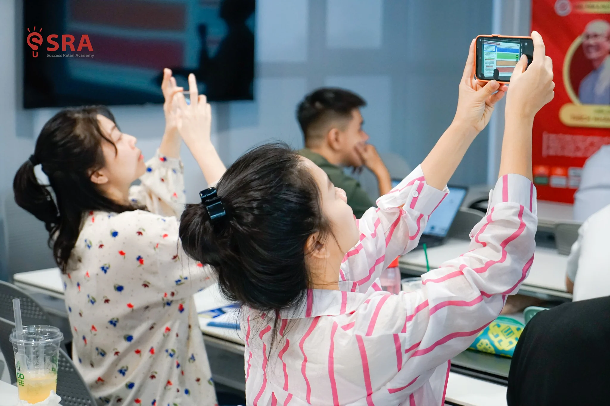 Học viên trình bày phương án marketing cuối năm tại workshop WS133
